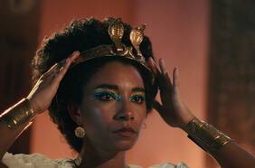 Netflix causa polémica con serie sobre Cleopatra y directora la defiende: “¿Qué te molesta tanto de que sea negra?”