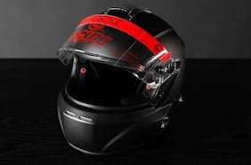 Pininfarina apuesta por un casco de motos refrigerado para la alta competencia