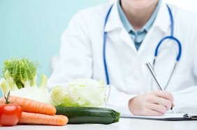 4 cambios en la alimentación que pueden ayudar a reducir el riesgo de cáncer, según un oncólogo