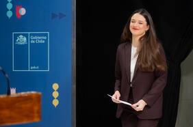 Las complejidades que podría enfrentar el plan Karamanos para terminar con el cargo de primera dama