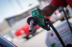 Más de $27 pesos por litro: Enap anuncia alza en el precio de las gasolinas de 93 y 97 octanos