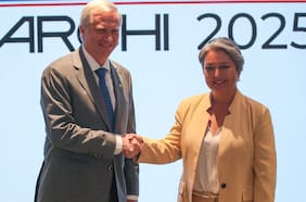 Más cruces, preguntas sin respuestas y “barras bravas”: lo que marcó el penúltimo debate entre Jara y Kast