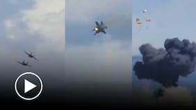 Impactante choque de dos aviones militares en EE.UU.