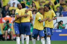 Adriano sorprende y organiza partido de despedida con un chileno en la convocatoria