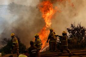 Combaten incendio forestal en Nueva Imperial: Senapred canceló alerta amarilla