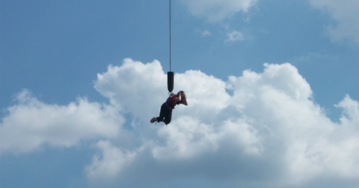 Mujer fallece intentando hacer puenting en Brasil: no contaba con ninguna medida de seguridad ni cuerdas - La Tercera