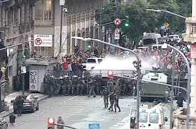 Manifestaciones frente al Congreso argentino dejan 12 personas detenidas y varios heridos