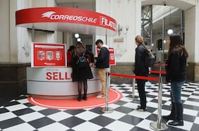 Correos de Chile despide a 600 trabajadores y sindicatos piden al gobierno apoyo para revertir la medida