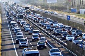 Más de 86 mil vehículos han salido de la Región Metropolitana este fin de semana largo