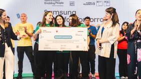 Fertilizantes hechos con bacterias y un guante para rehabilitación: 5 ideas que proponen los jóvenes para Chile