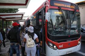 Cinco recorridos Red modifican su trazado por trabajos de reparación en el Puente Lo Saldes de Vitacura