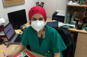 La experta en lengua de señas que humaniza al virus