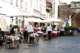 Italia reabre restaurantes, cines y museos y primer ministro presenta plan de recuperación económica