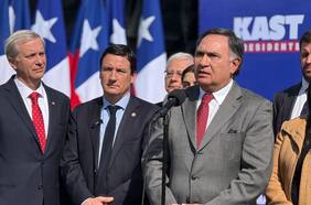 Mellado participa de primer punto de prensa con Kast y responde a la arremetida del esposo de Matthei contra el republicano