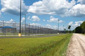 Folkston, la ciudad que tendrá el centro de detención de migrantes más grande de Estados Unidos