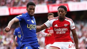 Arsenal da un golpe de autoridad y vence con remontada a Chelsea para mantenerse en el liderato de la Premier League