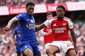 Arsenal da un golpe de autoridad y vence con remontada a Chelsea para mantenerse en el liderato de la Premier League