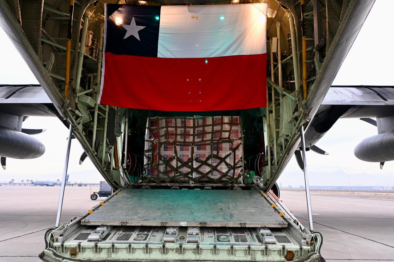 Nuevo vuelo con ayuda humanitaria del Gobierno despegó hacia Bolivia
