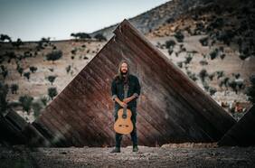 Nano Stern presenta un concierto “En Casa” en medio de su gira mundial