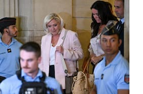 Marine Le Pen habilitada se presentará a las presidenciales de 2027