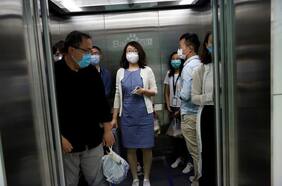 La historia de la paciente que nunca se enfermó pero terminó contagiando a 71 personas a partir del ascensor de su edificio