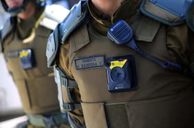 “Resultaba más onerosa para el Estado”: Empresa demanda a Carabineros por adjudicar licitación para comprar cámaras corporales
