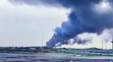 Ataque iraní contra un puerto en Kuwait provoca un enorme incendio