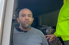 Con actitud desafiante y besos a la cámara: Así fue la detención de Dayonis Orozco