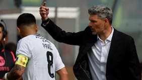 La respuesta de Fernando Ortiz a Esteban Pavez por las quejas del volante: “Tengo que hacerle saber ciertas situaciones”