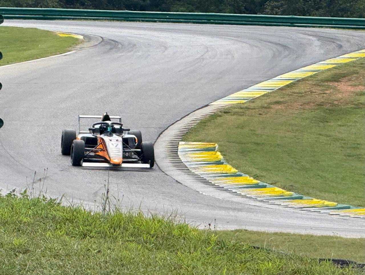 Una pole position y dos podios: el feliz fin de semana de Clemente Huerta en Estados Unidos