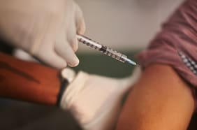 ¿Estarán abiertos los vacunatorios este fin de semana largo?