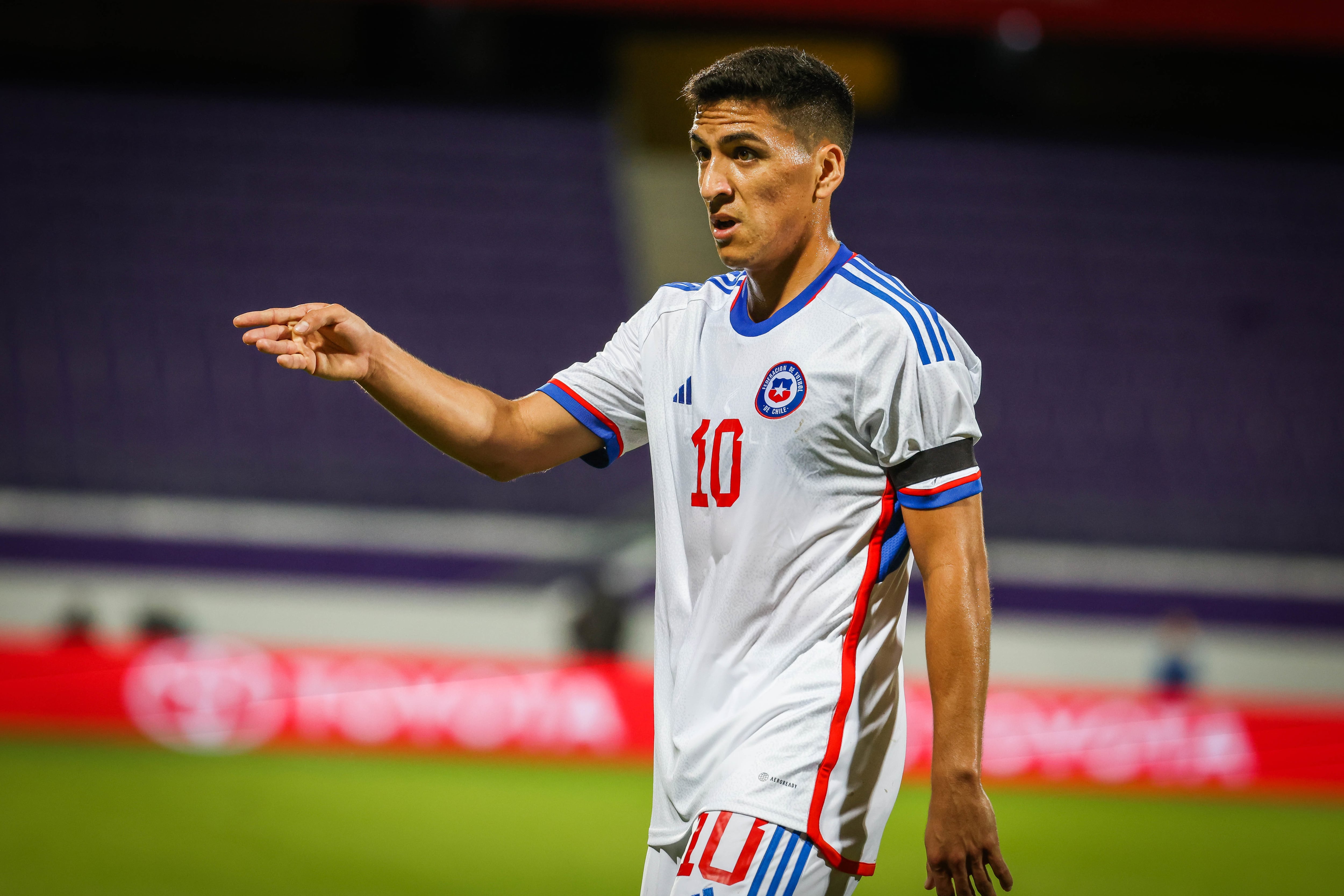 “Su nivel nunca ha sido de Premier League”: exjugador de la Roja arremete contra Marcelino Núñez tras conflicto con Córdova