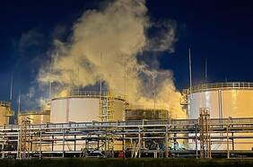 Al menos un muerto y casi una decena de heridos por última oleada de ataques con drones ucranianos contra refinerías rusas