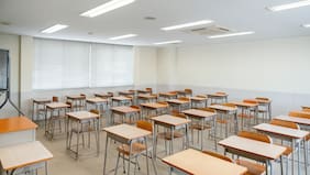 Suspenden clases en liceo de Constitución tras hallazgo de amenaza en baño del establecimiento