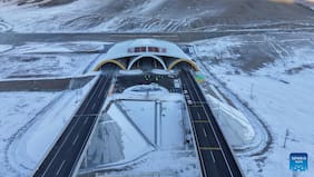 China inauguró el túnel para autopistas más largo del mundo