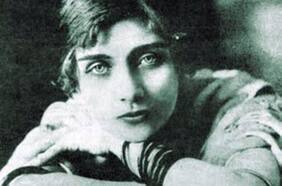 “Una mujer inmensa, acallada por esta sociedad”: obra muestra a la poeta Teresa Wilms Montt más allá de sus “amores”