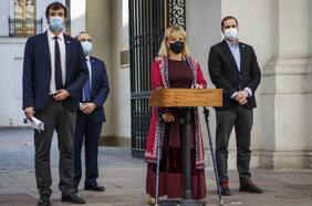 Más de 40 convencionales rechazan designación de Parot como secretaria administrativa y piden que el Presidente presente una terna de candidatos para ser evaluados por la Convención