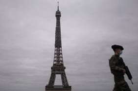 Europa, que ya detectó un caso, entra en pánico por nueva variante, “la más mutada de las descubiertas” y cierra fronteras, mientras OMS la cataloga como “de preocupación”