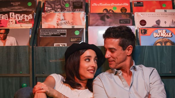 Close To Me, el musical que reúne una historia de amor y grandes himnos anglo de los 90