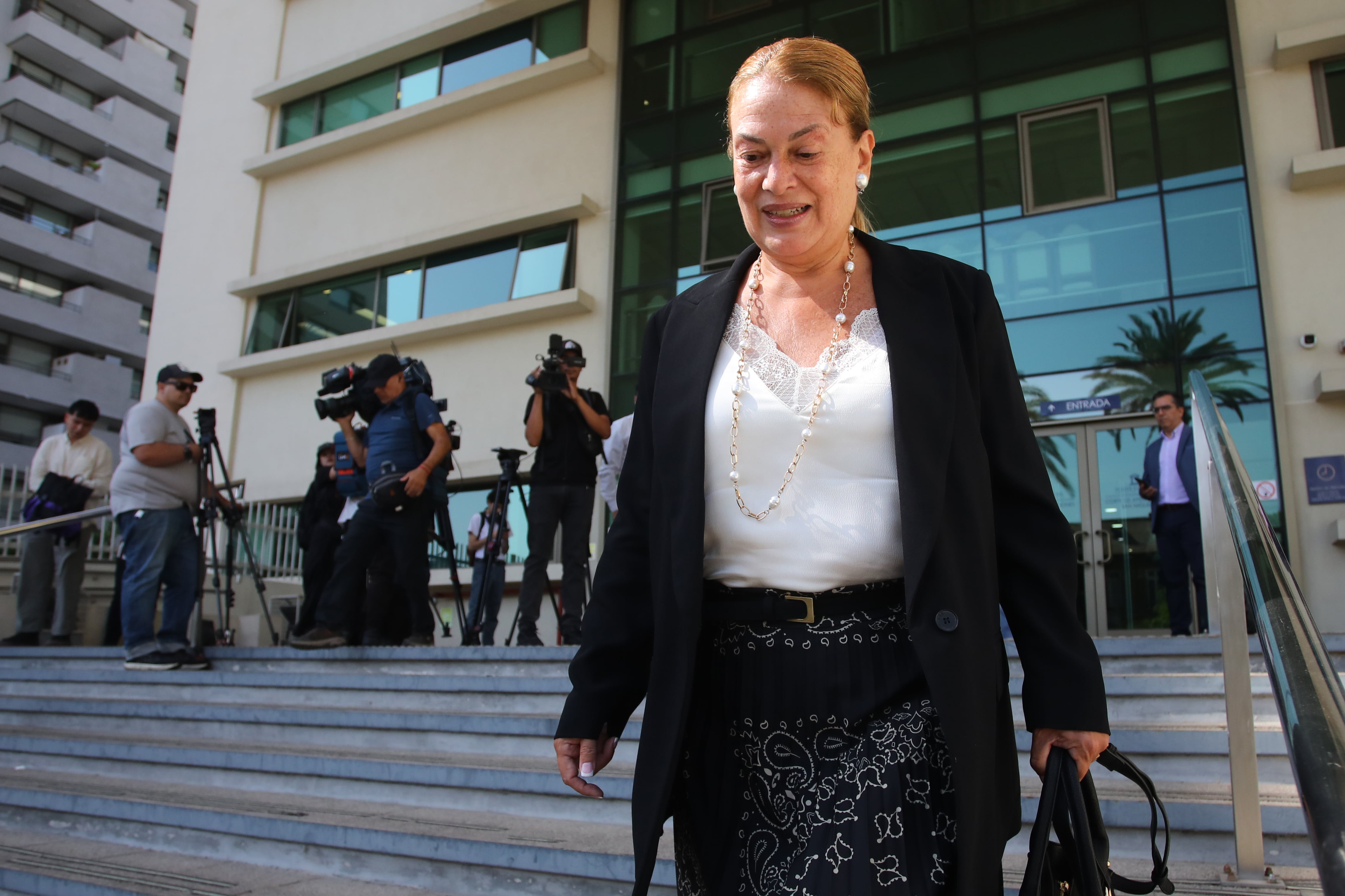 Tras más de cuatro meses en la cárcel: Corte de Santiago acoge apelación de Ángela Vivanco y dicta arresto domiciliario total
