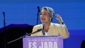“Les pido que conversen con la vecina que tiene dudas”: Jara llama a sus partidarios a sumar votos en cierre de campaña en Valparaíso