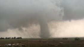 Meteorología actualiza aviso por probable desarrollo de nubes con caractrísticas tornádicas en cinco regiones