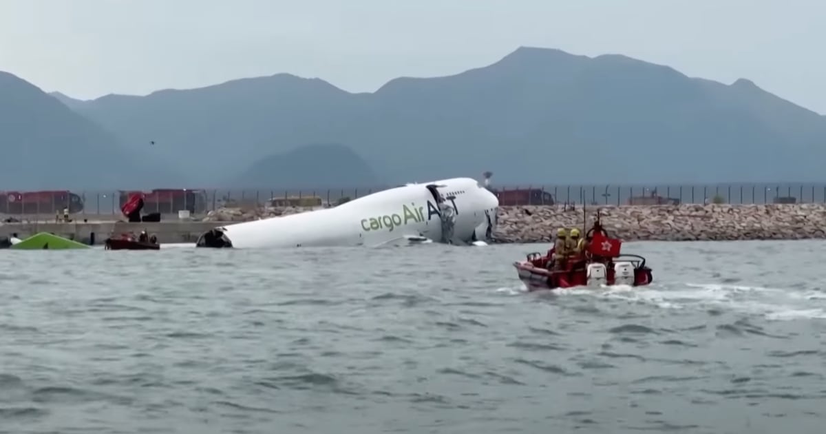 Qué se sabe del accidente aéreo que terminó con un avión en el mar y dos muertos en Hong Kong