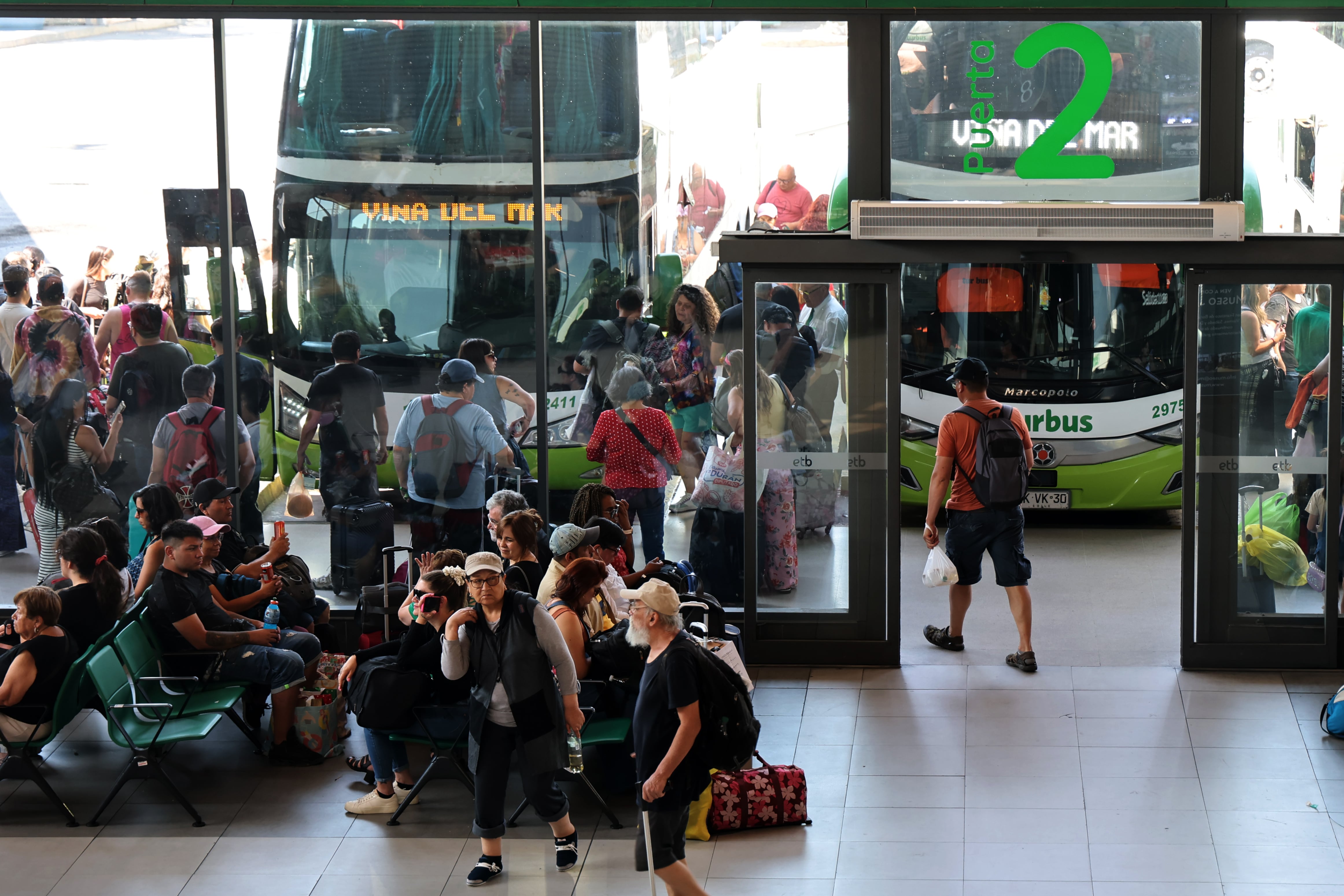 Gremio de buses muestra su preocupación por alzas del diésel: “Cada vez más difícil evitar que esta presión siga afectando el valor de los pasajes”