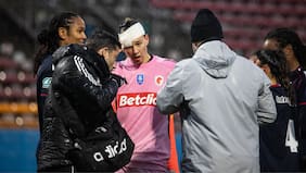 “Estamos bien”: Christiane Endler sufre impactante golpe en la goleada del Olympique de Lyon en la Copa de Francia