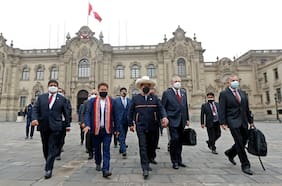 Pedro Castillo, dividido ante la eventual salida de un segundo ministro del gabinete en Perú