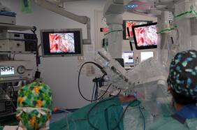 Realizan el primer trasplante pulmonar completamente robótico en España