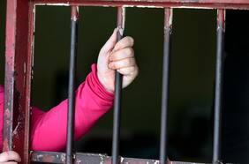 Realidad invisible: Primer estudio en mujeres privadas de libertad revela que solo el 30% recibe apoyo en reinserción y 64% de reincidentes tiene consumo problemático de drogas