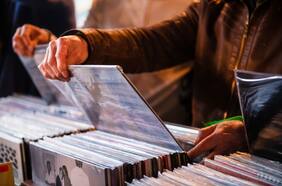 ¿Qué vinilo se escucha mejor: uno de época o una reedición?