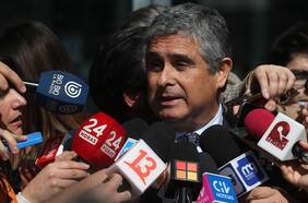 Defensa insta a “abrir entero” teléfono de Hermosilla y advierte: “Veamos qué fiscales y ministros le pedían favores a Luis”